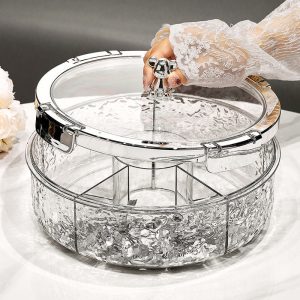 Elegantná priehľadná miska na občerstvenie s vekom